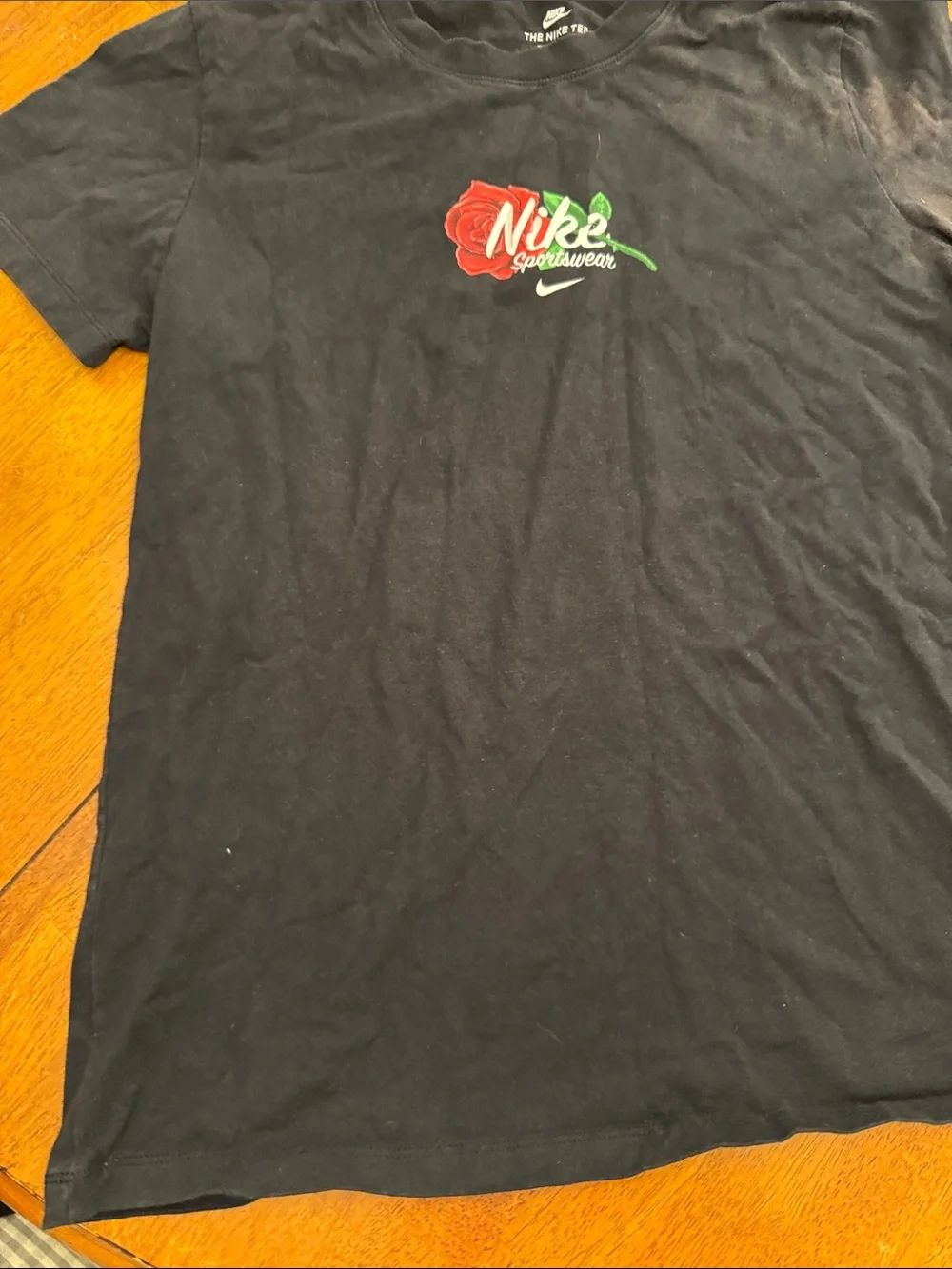 Nike Black Short Sleeve Tee with Red Rose Graphic small Los Angeles